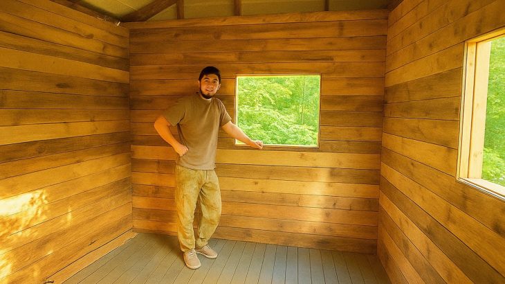 Three days in the wild forest. I covered the walls with boards. Building a house.